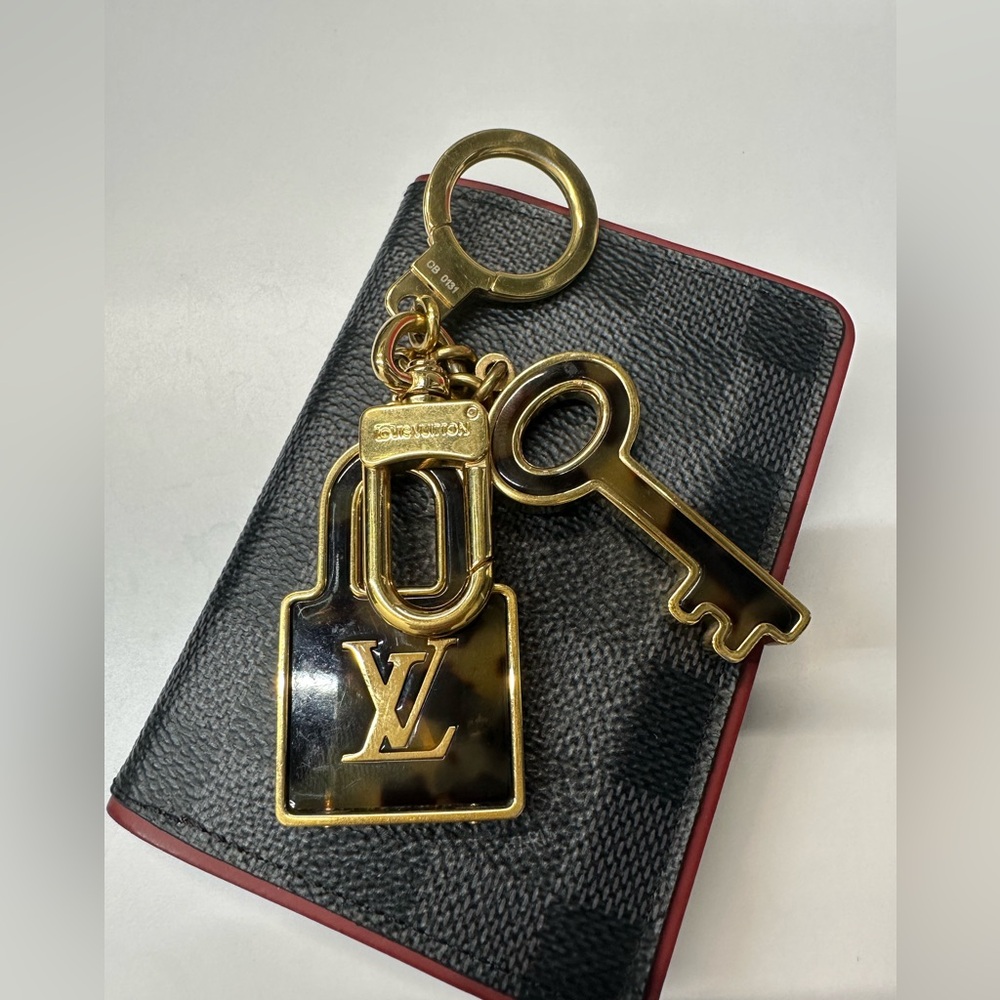 100% Authentic Louis Vuitton Key Rings (OB 0131)